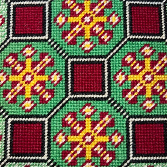 Plastic Canvas Needlepoint Retro Quilt design 7.5” Square Trivet / Wall Hanging - Picture 4 of 4